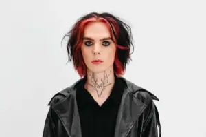 Aktuelles 2 Teenager im "Gothic-Style" er steht als Symbolbild für Toleranz.